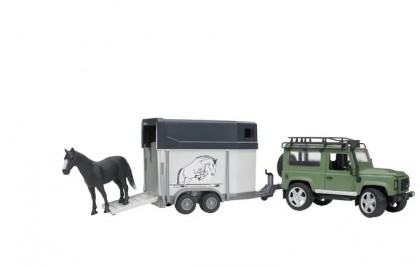 Mașină de teren Land Rover Defender cu remorcă transport cai